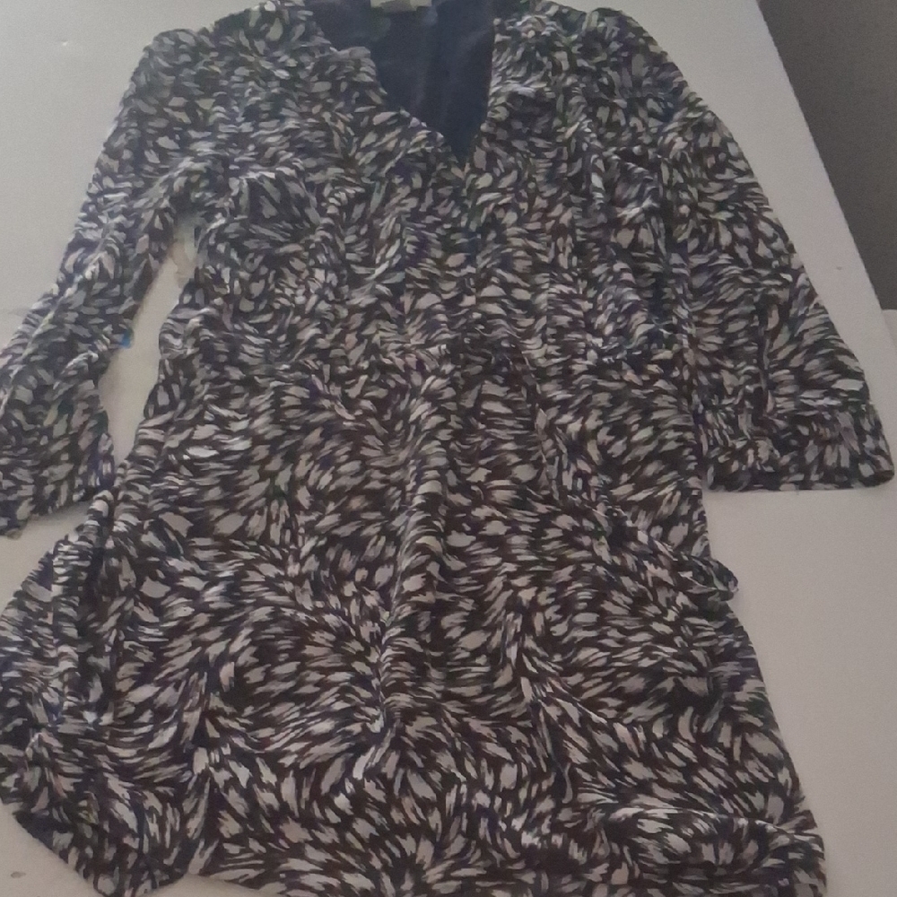 H&M Black & White Leaf Print Faux Wrap Dress Size 6 – V-Neck, 3/4 Sleeve - Picture 2 of 5